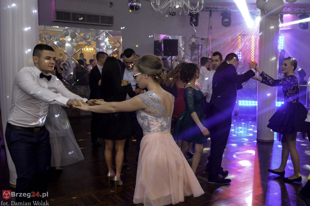 Studniówki 2017: Bal maturalny Zespół Szkół Centrum Kształcenia Praktycznego w Grodkowie [fotorelacja]