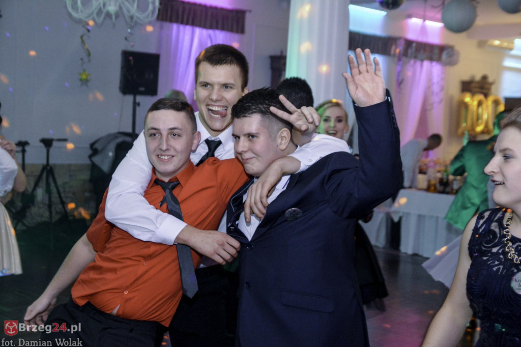 Studniówki 2017: Bal maturalny Zespół Szkół Centrum Kształcenia Praktycznego w Grodkowie [fotorelacja]