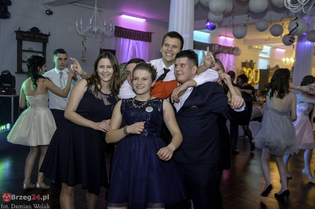 Studniówki 2017: Bal maturalny Zespół Szkół Centrum Kształcenia Praktycznego w Grodkowie [fotorelacja]