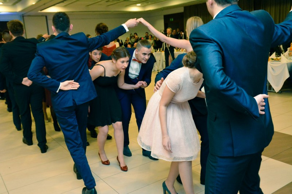 Studniówki 2017: Uczniowie II Liceum Ogólnokształcącego w Brzegu na balu maturalnym [fotogaleria]