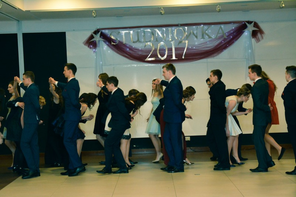 Studniówki 2017: Uczniowie II Liceum Ogólnokształcącego w Brzegu na balu maturalnym [fotogaleria]