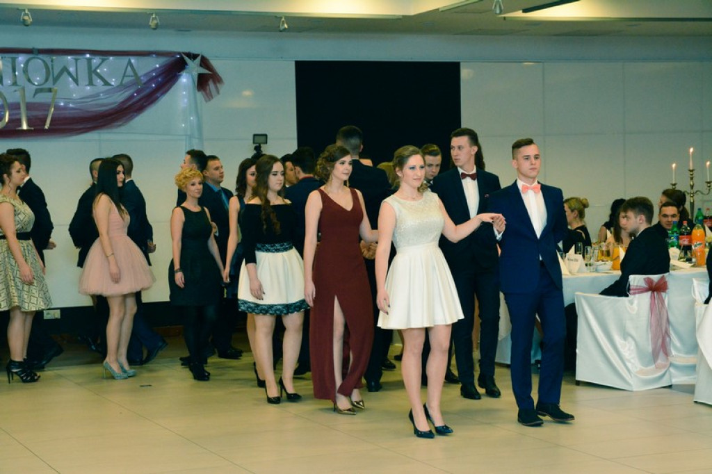 Studniówki 2017: Uczniowie II Liceum Ogólnokształcącego w Brzegu na balu maturalnym [fotogaleria]