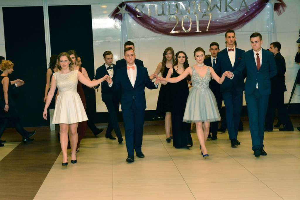 Studniówki 2017: Uczniowie II Liceum Ogólnokształcącego w Brzegu na balu maturalnym [fotogaleria]