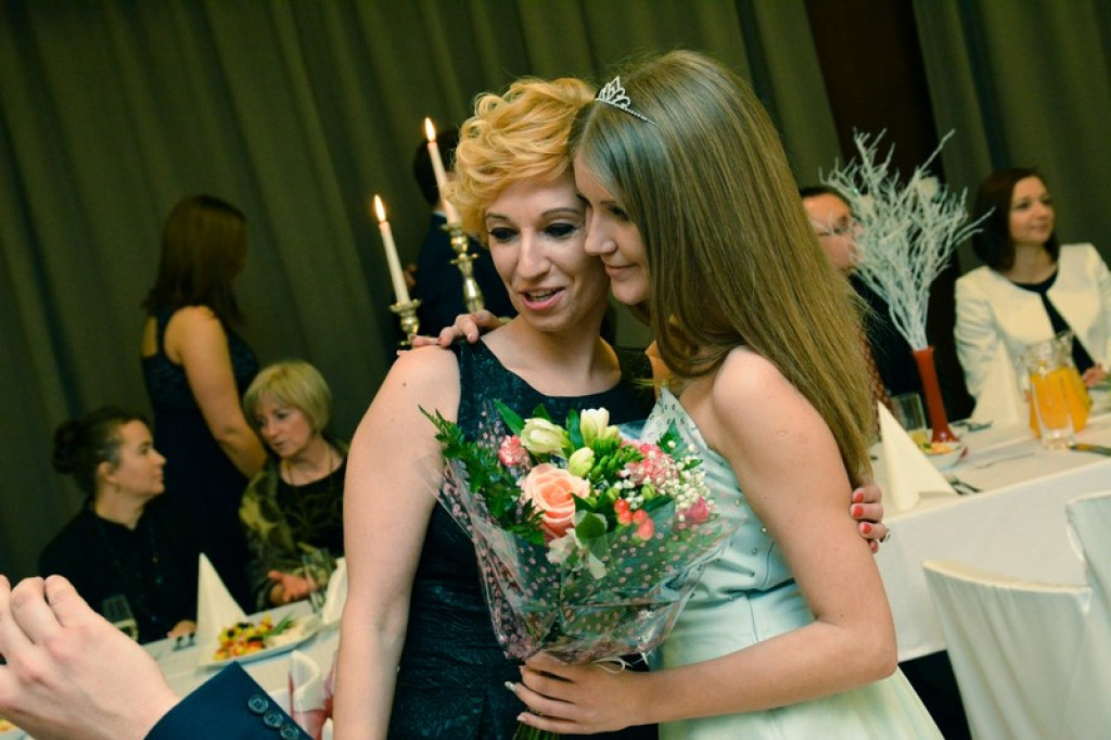 Studniówki 2017: Uczniowie II Liceum Ogólnokształcącego w Brzegu na balu maturalnym [fotogaleria]