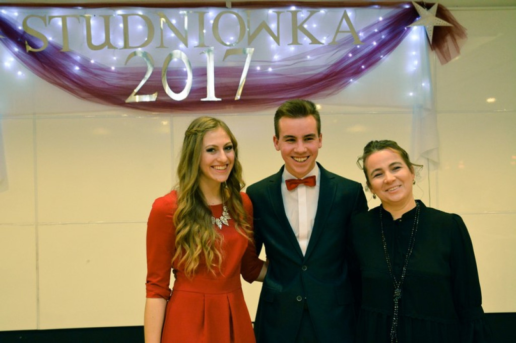 Studniówki 2017: Uczniowie II Liceum Ogólnokształcącego w Brzegu na balu maturalnym [fotogaleria]