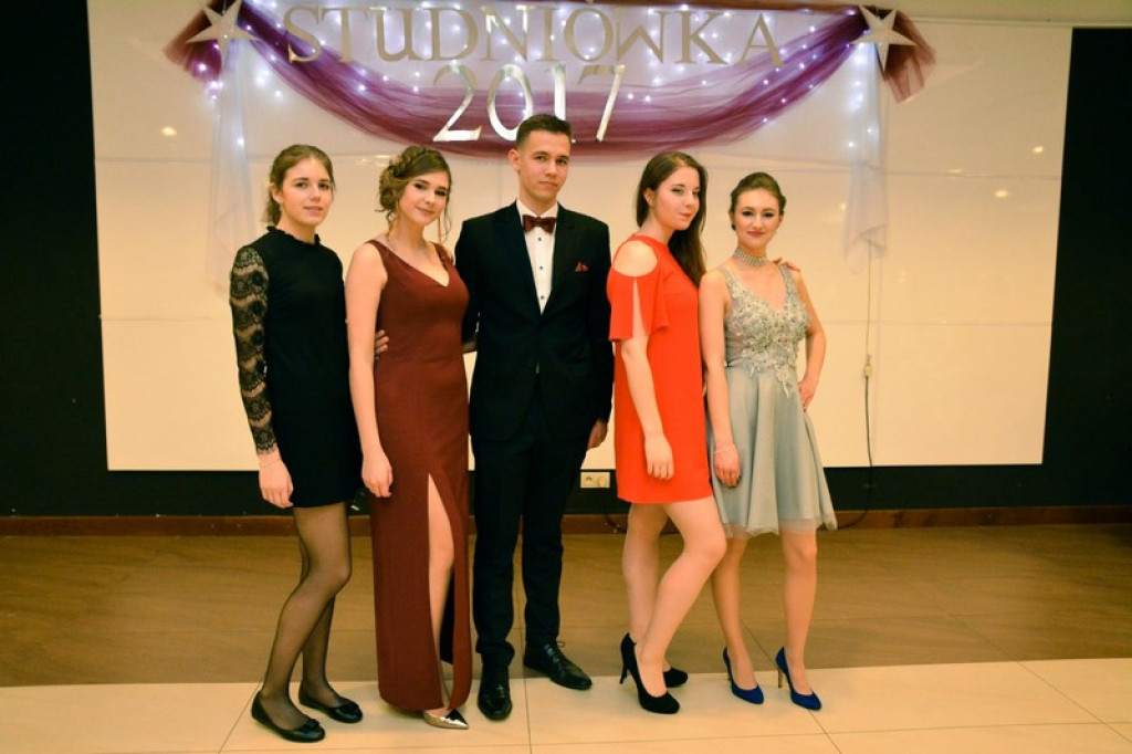 Studniówki 2017: Uczniowie II Liceum Ogólnokształcącego w Brzegu na balu maturalnym [fotogaleria]