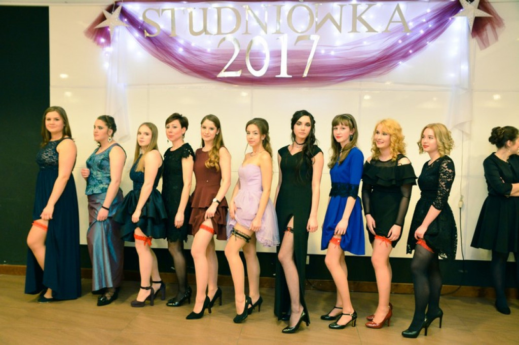Studniówki 2017: Uczniowie II Liceum Ogólnokształcącego w Brzegu na balu maturalnym [fotogaleria]