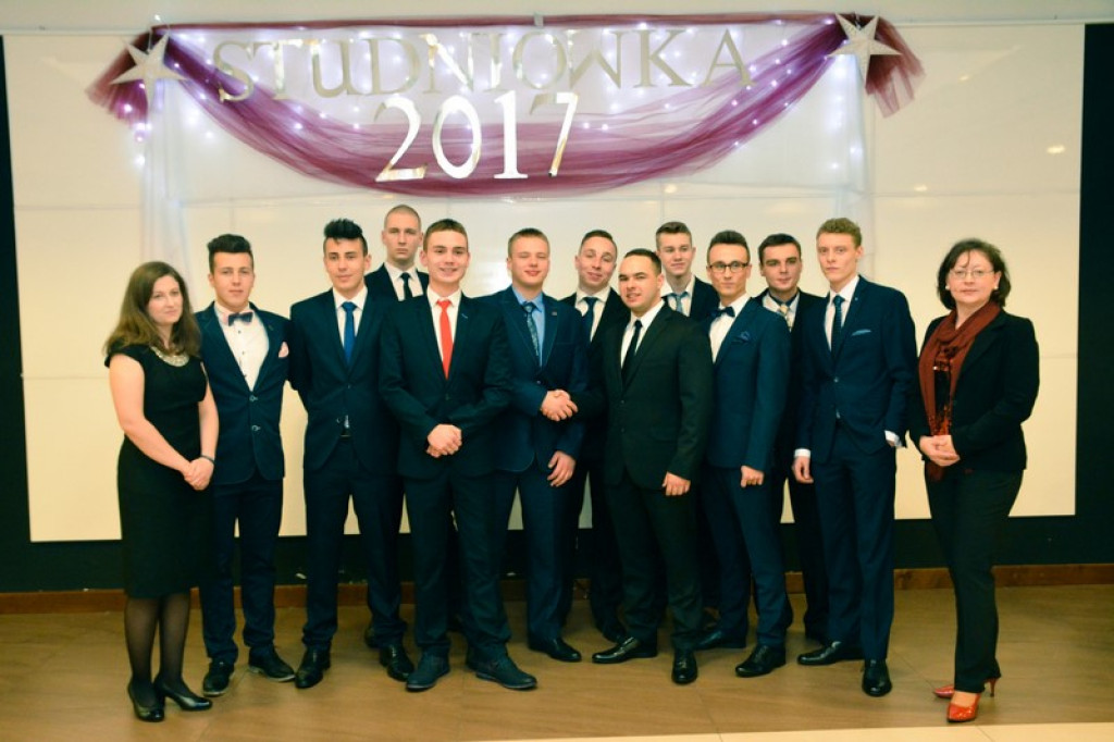 Studniówki 2017: Uczniowie II Liceum Ogólnokształcącego w Brzegu na balu maturalnym [fotogaleria]
