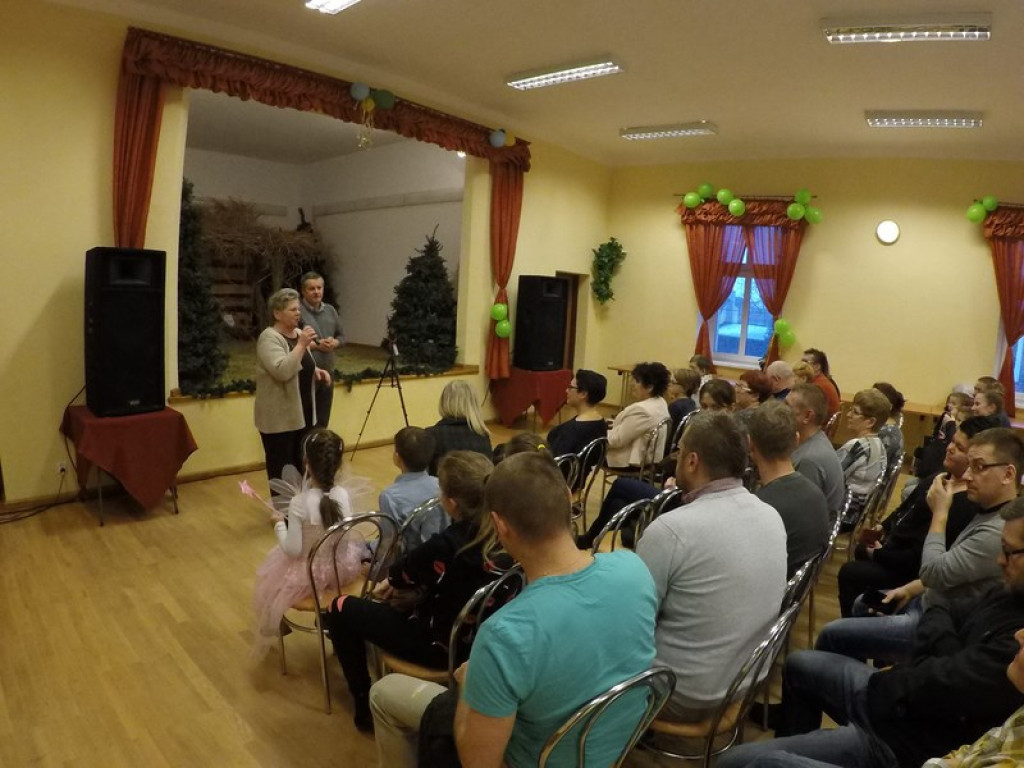 Zabawa dla dzieci w Domu Ludowym w Zielecicach