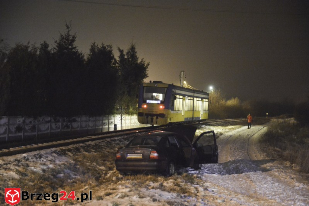 Grodków: Osobówka zderzyła się z szynobusem
