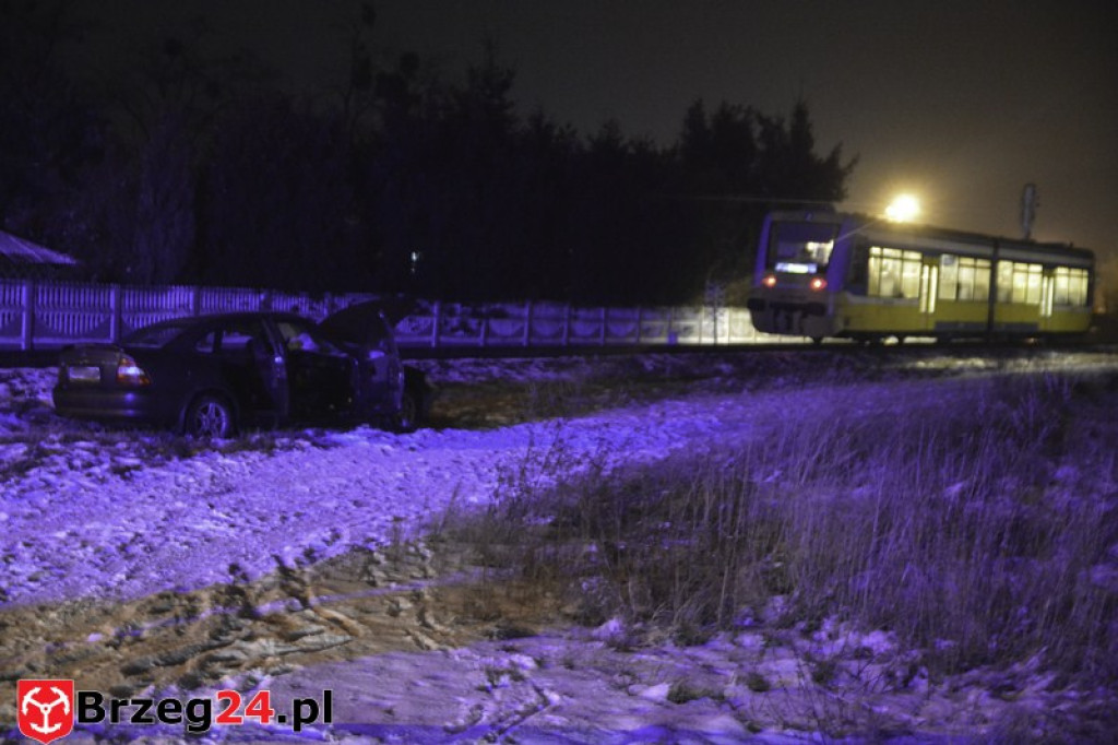 Grodków: Osobówka zderzyła się z szynobusem