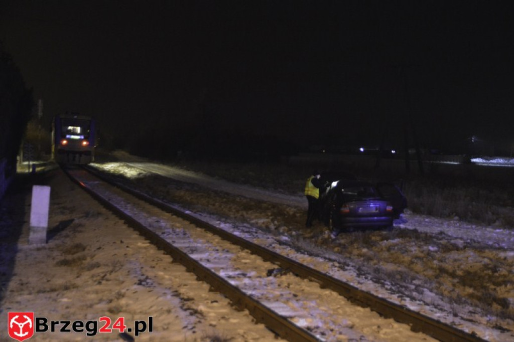 Grodków: Osobówka zderzyła się z szynobusem