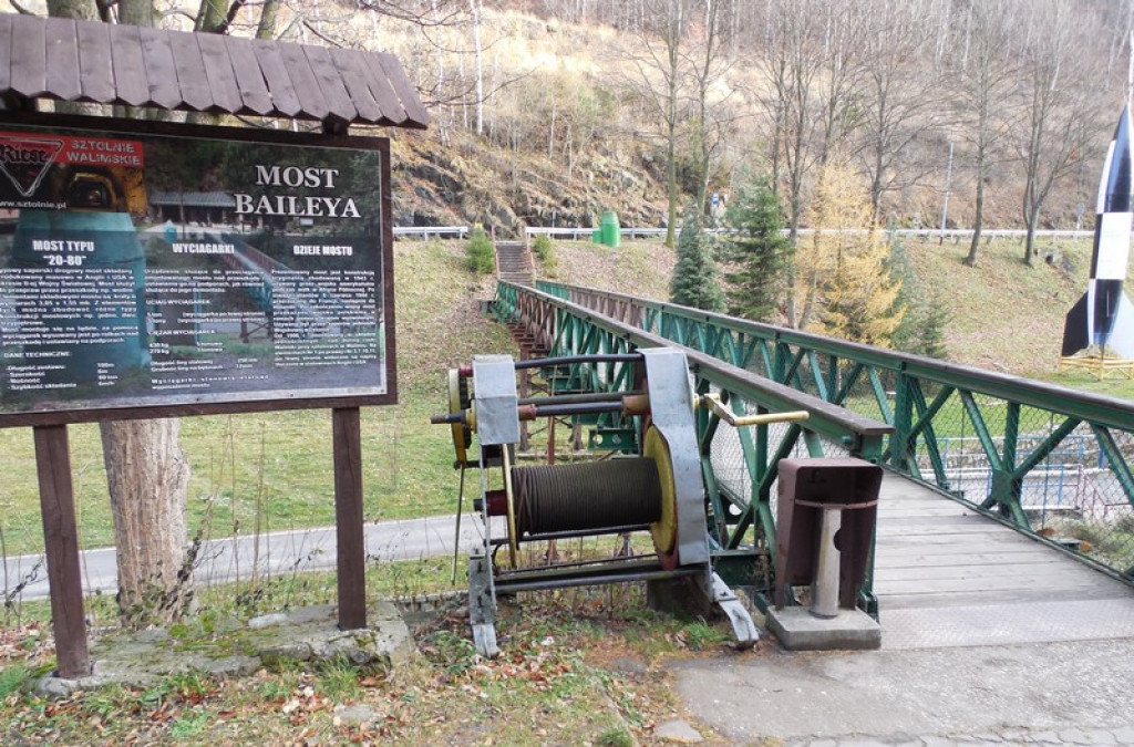 Tajemnice Sudetów cz. V - RIESE: Kompleks Rzeczka (zwany również  sztolniami walimskimi)