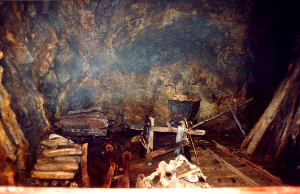 Tajemnice Sudetów cz. V - RIESE: Kompleks Rzeczka (zwany również  sztolniami walimskimi)