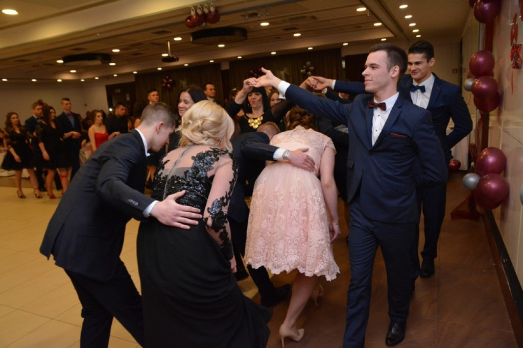 Studniówki 2017: Bal maturalny Zespołu Szkół Ekonomicznych w Brzegu [fotogaleria]