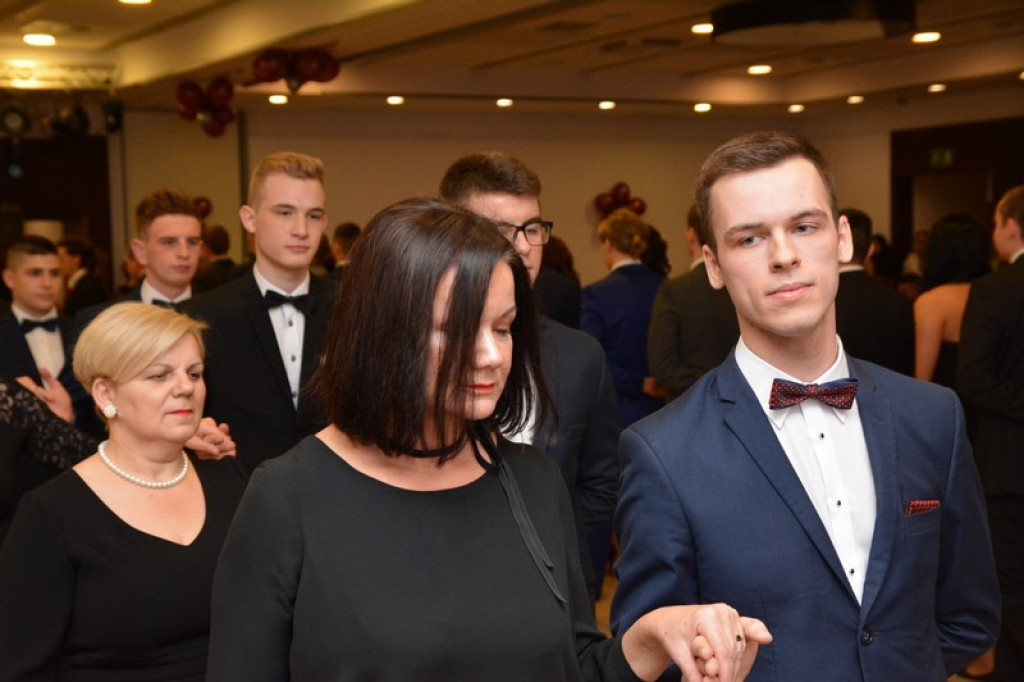 Studniówki 2017: Bal maturalny Zespołu Szkół Ekonomicznych w Brzegu [fotogaleria]