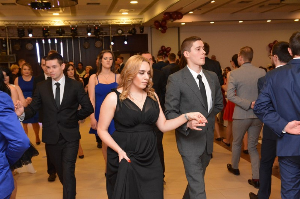 Studniówki 2017: Bal maturalny Zespołu Szkół Ekonomicznych w Brzegu [fotogaleria]