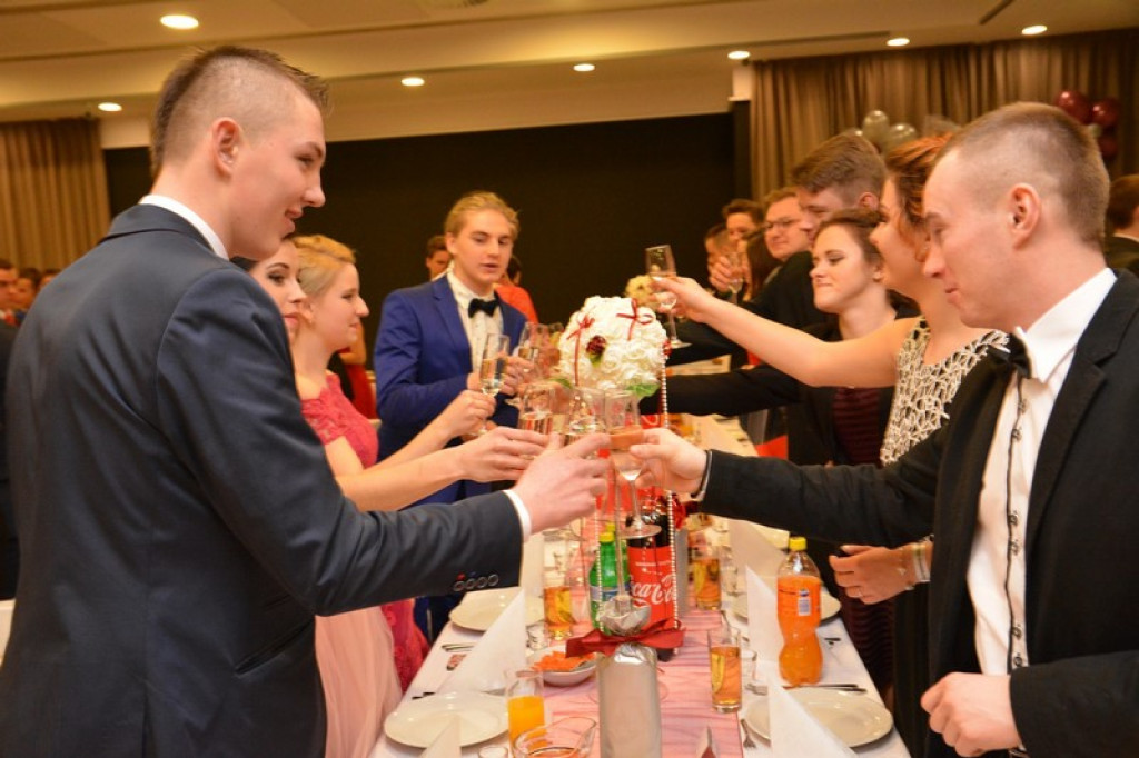 Studniówki 2017: Bal maturalny Zespołu Szkół Ekonomicznych w Brzegu [fotogaleria]