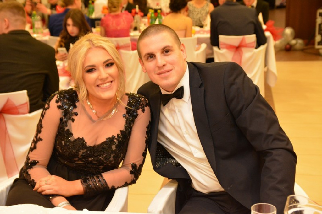 Studniówki 2017: Bal maturalny Zespołu Szkół Ekonomicznych w Brzegu [fotogaleria]