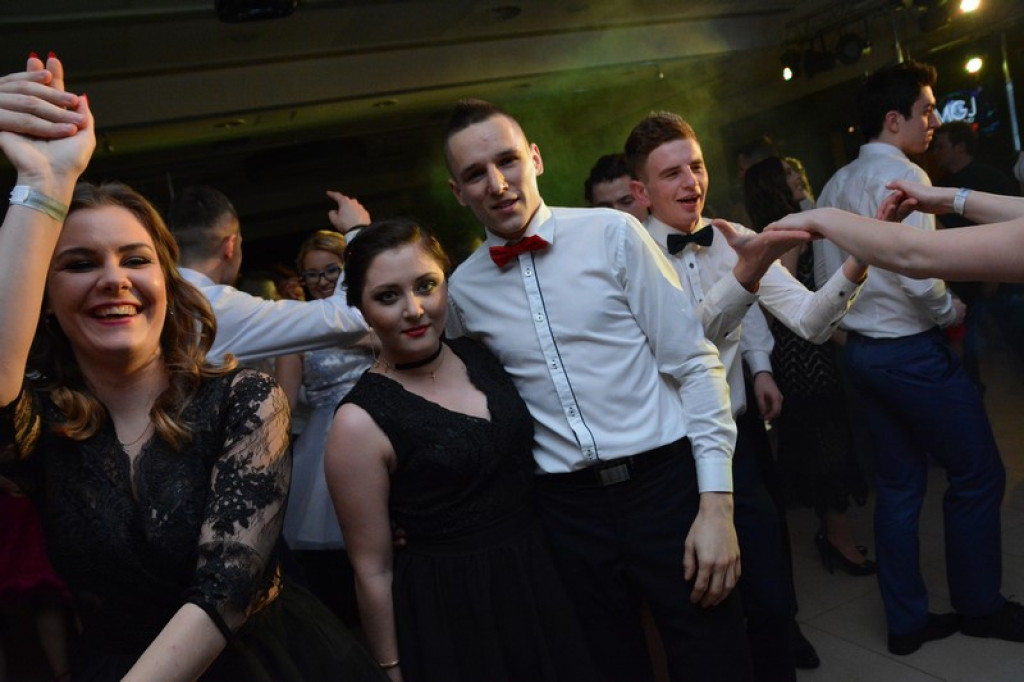 Studniówki 2017: Bal maturalny Zespołu Szkół Ekonomicznych w Brzegu [fotogaleria]