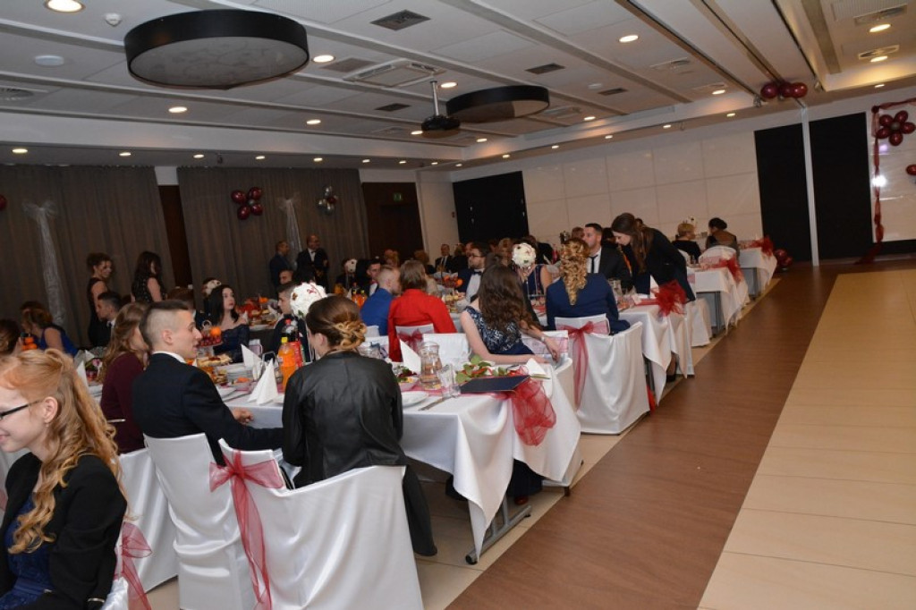 Studniówki 2017: Bal maturalny Zespołu Szkół Ekonomicznych w Brzegu [fotogaleria]