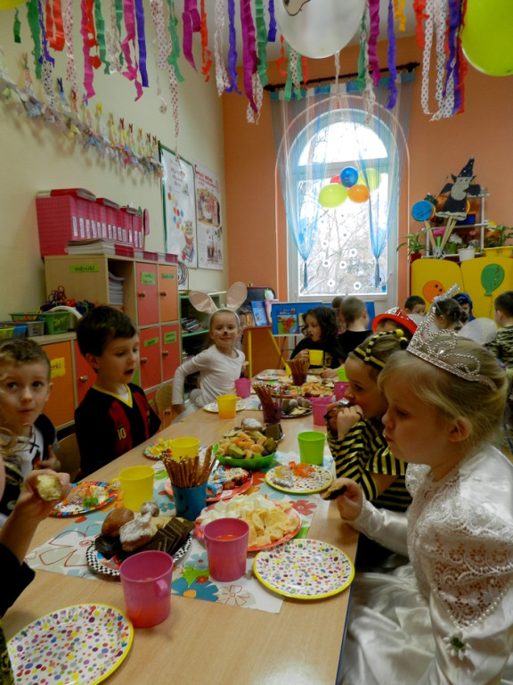 W karnawale wielkie bale. Zabawa w PP11