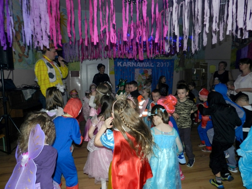 W karnawale wielkie bale. Zabawa w PP11