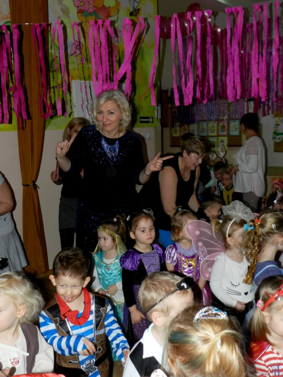 W karnawale wielkie bale. Zabawa w PP11