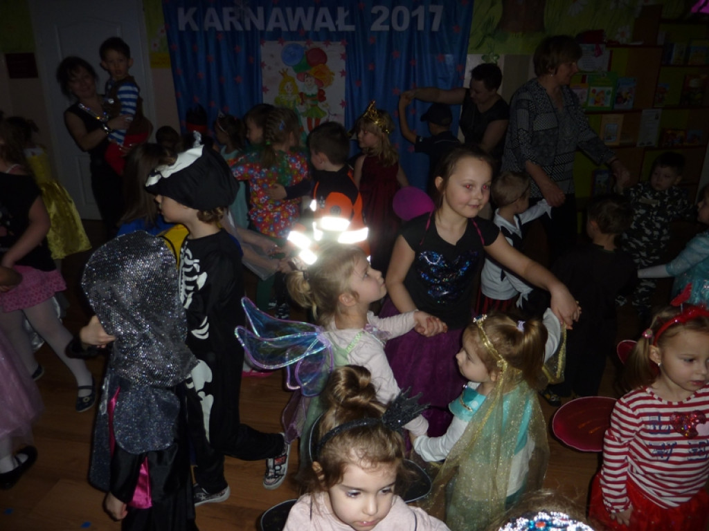 W karnawale wielkie bale. Zabawa w PP11