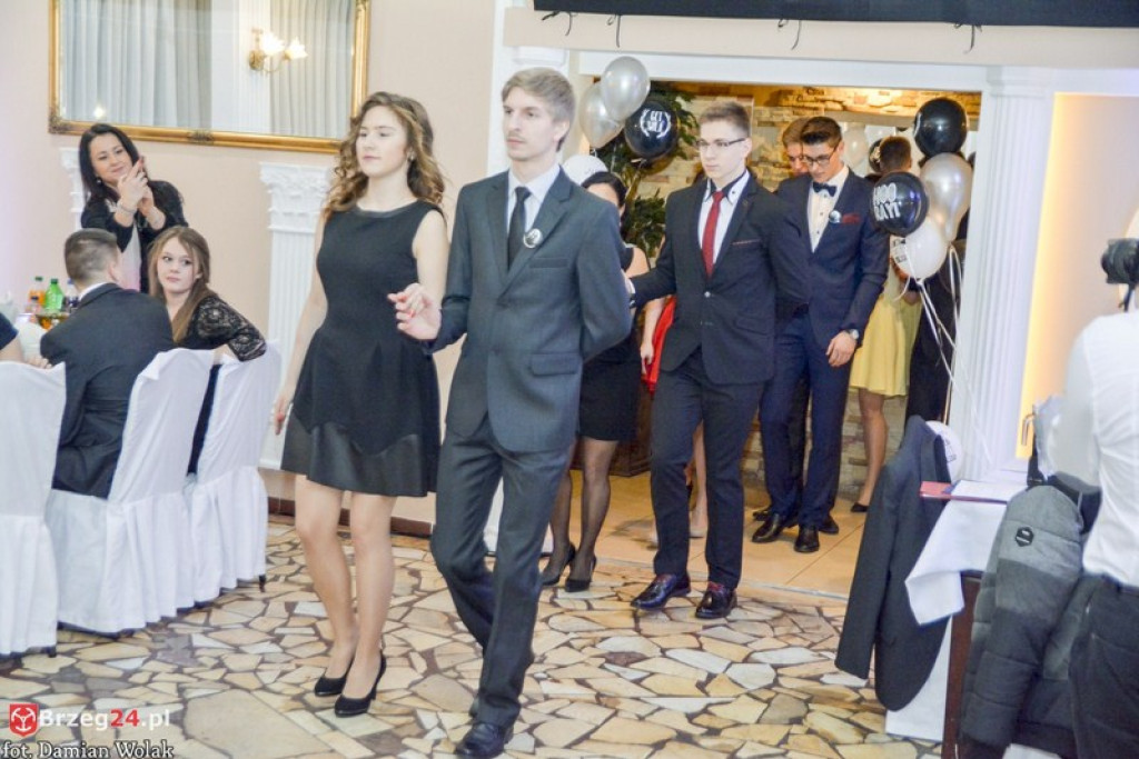 Studniówki 2017: Bal maturalny Zespołu Szkół Zawodowych nr 1 w Brzegu [fotogaleria]