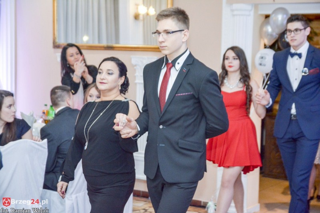 Studniówki 2017: Bal maturalny Zespołu Szkół Zawodowych nr 1 w Brzegu [fotogaleria]