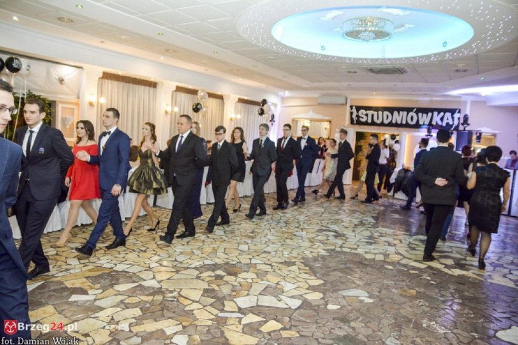 Studniówki 2017: Bal maturalny Zespołu Szkół Zawodowych nr 1 w Brzegu [fotogaleria]