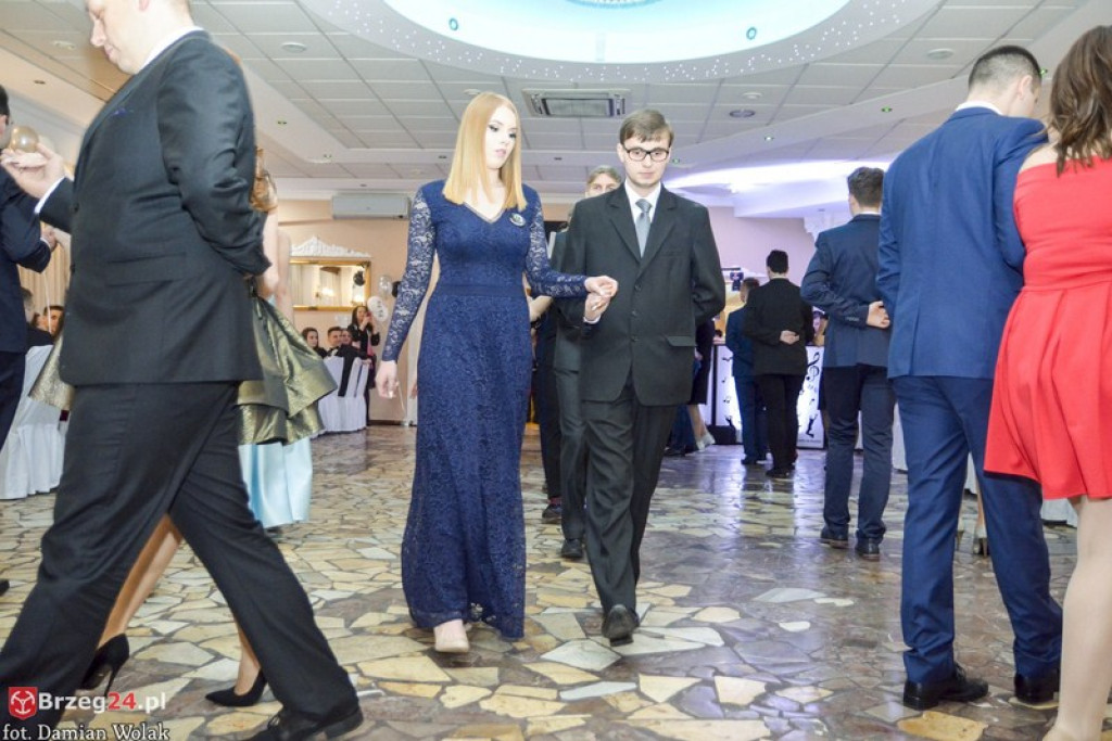 Studniówki 2017: Bal maturalny Zespołu Szkół Zawodowych nr 1 w Brzegu [fotogaleria]