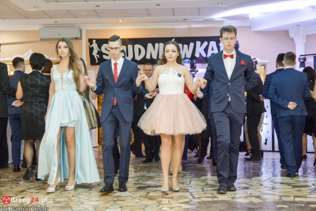 Studniówki 2017: Bal maturalny Zespołu Szkół Zawodowych nr 1 w Brzegu [fotogaleria]