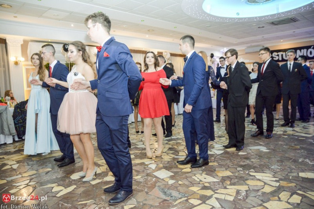 Studniówki 2017: Bal maturalny Zespołu Szkół Zawodowych nr 1 w Brzegu [fotogaleria]
