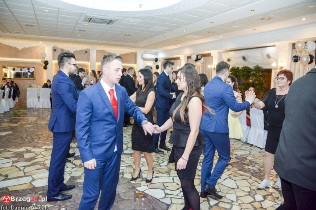 Studniówki 2017: Bal maturalny Zespołu Szkół Zawodowych nr 1 w Brzegu [fotogaleria]