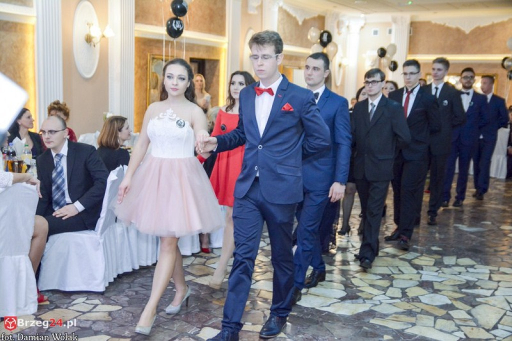 Studniówki 2017: Bal maturalny Zespołu Szkół Zawodowych nr 1 w Brzegu [fotogaleria]