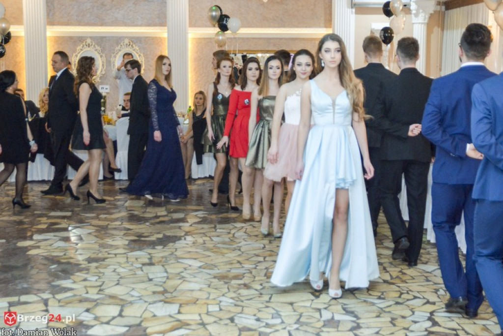Studniówki 2017: Bal maturalny Zespołu Szkół Zawodowych nr 1 w Brzegu [fotogaleria]