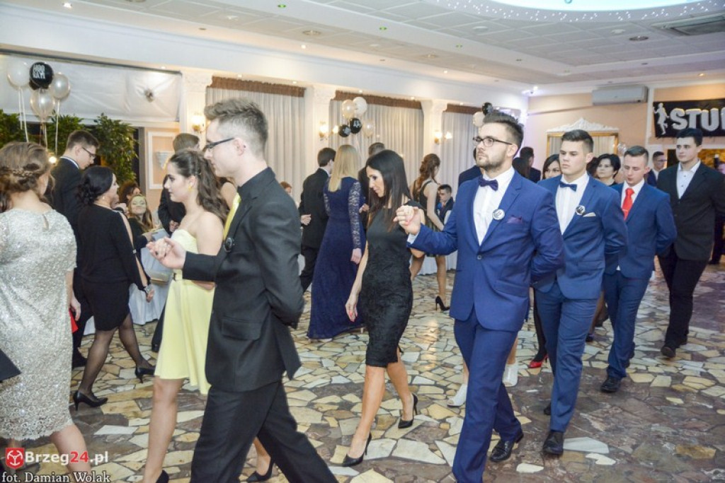 Studniówki 2017: Bal maturalny Zespołu Szkół Zawodowych nr 1 w Brzegu [fotogaleria]