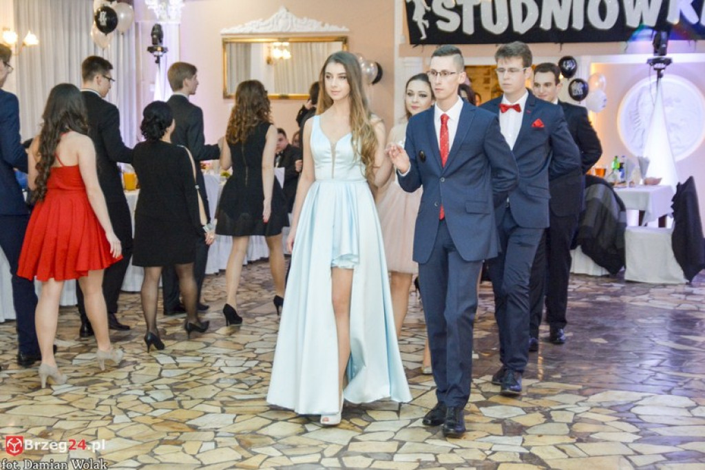 Studniówki 2017: Bal maturalny Zespołu Szkół Zawodowych nr 1 w Brzegu [fotogaleria]