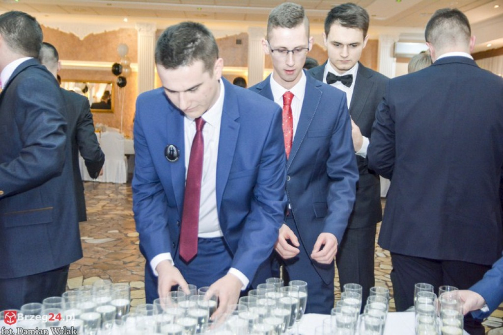 Studniówki 2017: Bal maturalny Zespołu Szkół Zawodowych nr 1 w Brzegu [fotogaleria]