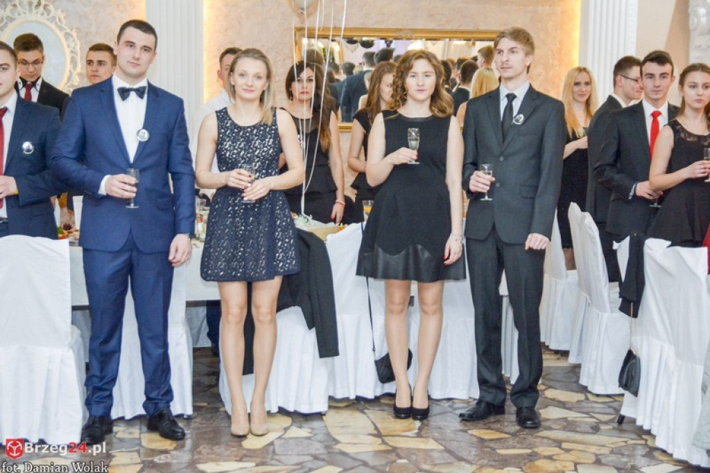 Studniówki 2017: Bal maturalny Zespołu Szkół Zawodowych nr 1 w Brzegu [fotogaleria]