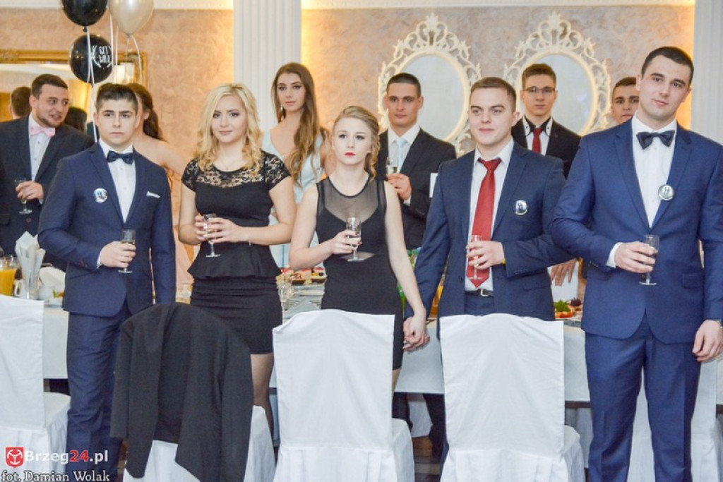 Studniówki 2017: Bal maturalny Zespołu Szkół Zawodowych nr 1 w Brzegu [fotogaleria]