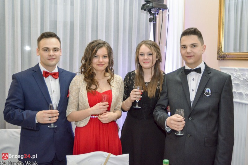 Studniówki 2017: Bal maturalny Zespołu Szkół Zawodowych nr 1 w Brzegu [fotogaleria]
