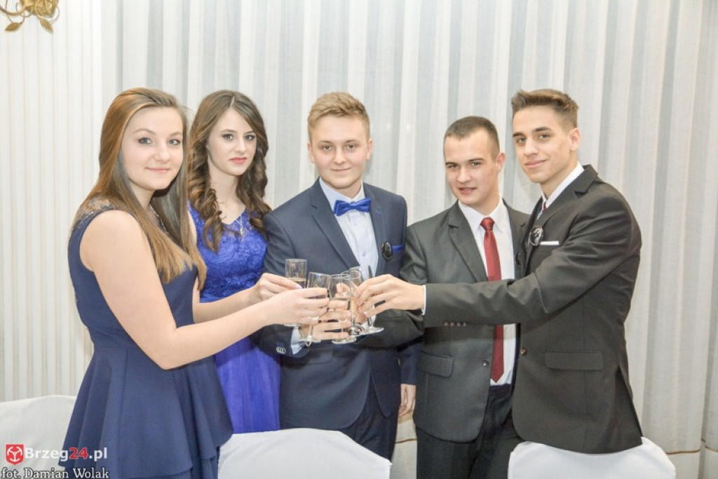 Studniówki 2017: Bal maturalny Zespołu Szkół Zawodowych nr 1 w Brzegu [fotogaleria]