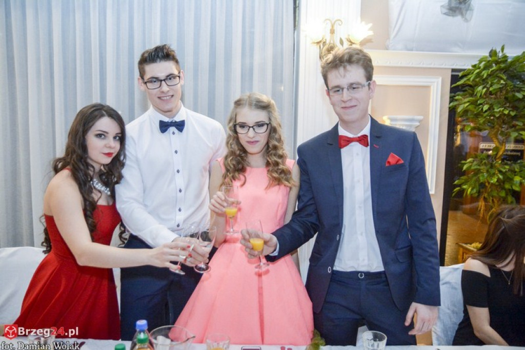 Studniówki 2017: Bal maturalny Zespołu Szkół Zawodowych nr 1 w Brzegu [fotogaleria]