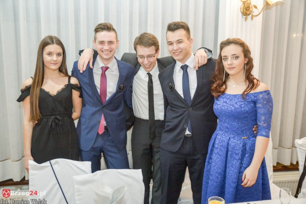 Studniówki 2017: Bal maturalny Zespołu Szkół Zawodowych nr 1 w Brzegu [fotogaleria]