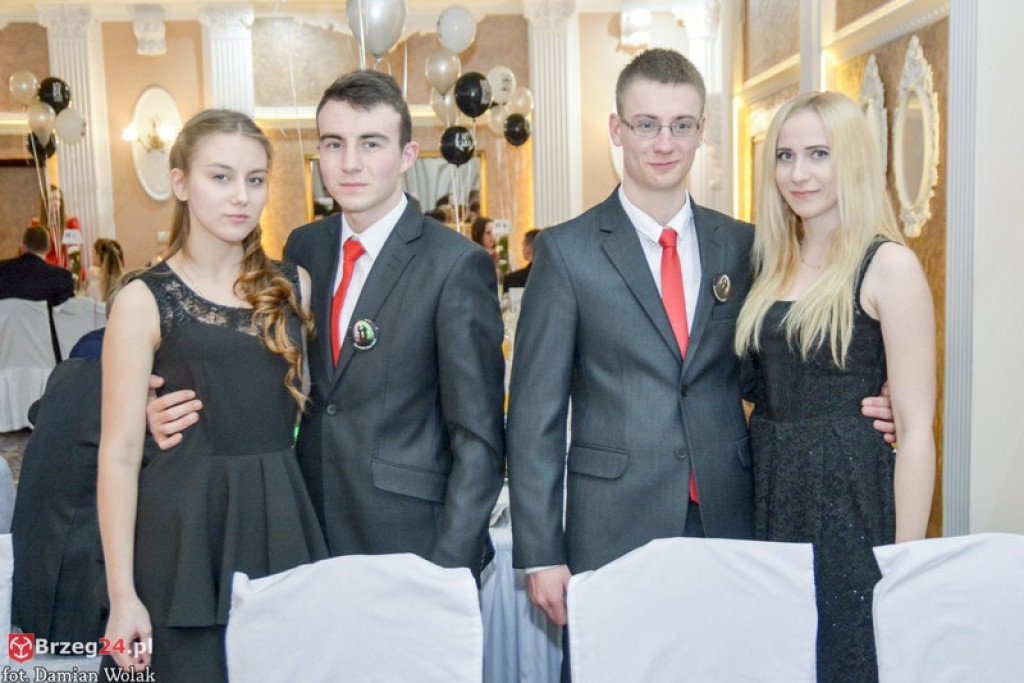 Studniówki 2017: Bal maturalny Zespołu Szkół Zawodowych nr 1 w Brzegu [fotogaleria]