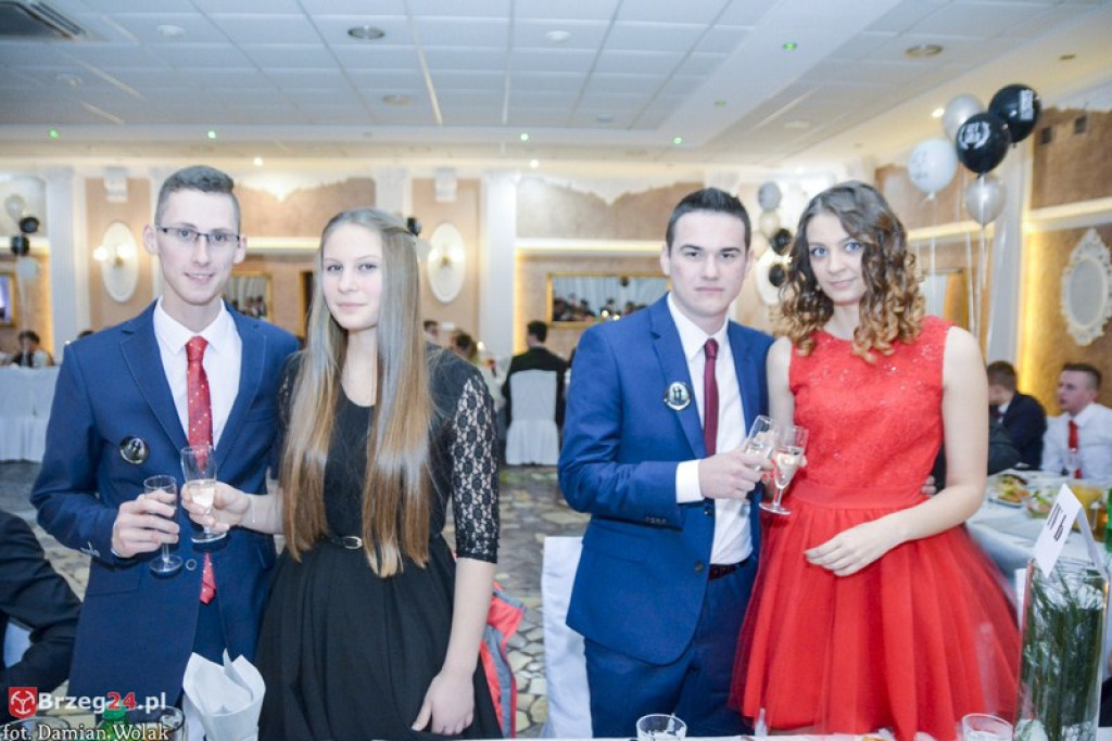 Studniówki 2017: Bal maturalny Zespołu Szkół Zawodowych nr 1 w Brzegu [fotogaleria]