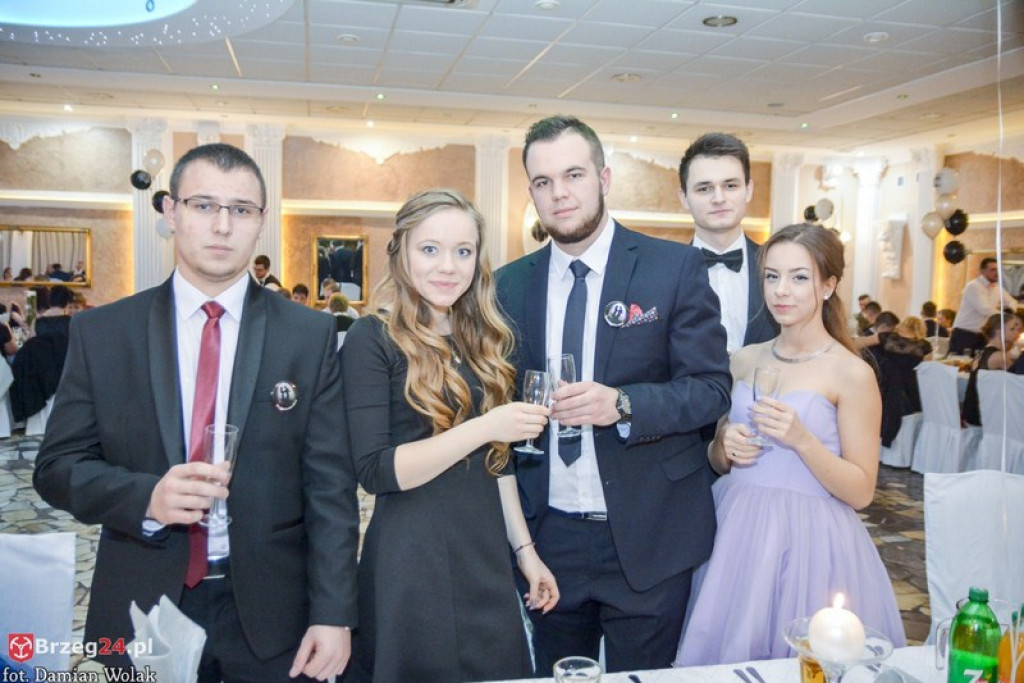 Studniówki 2017: Bal maturalny Zespołu Szkół Zawodowych nr 1 w Brzegu [fotogaleria]